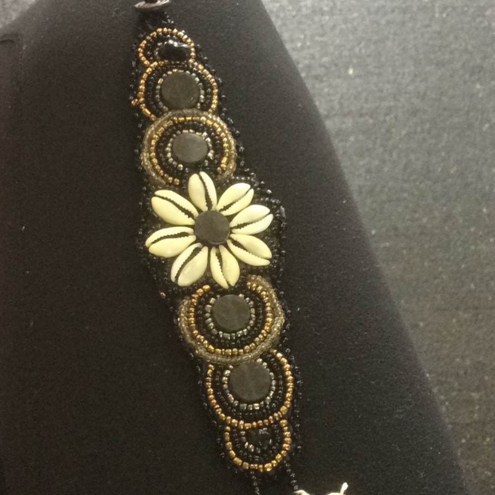 Beaded shell wrap bracelets - Picture 2 of 4